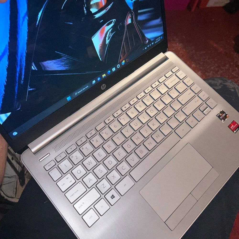 Hp laptop and Swisstech travel bag